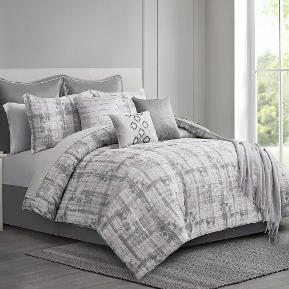 MACY’s Carlos 14-Pc. Queen Comforter Set (New/Sealed)